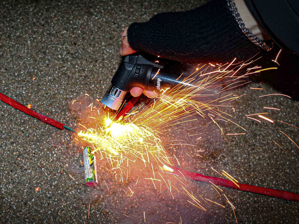 Briquet à feu avec flamme bleue pour le Nouvel An